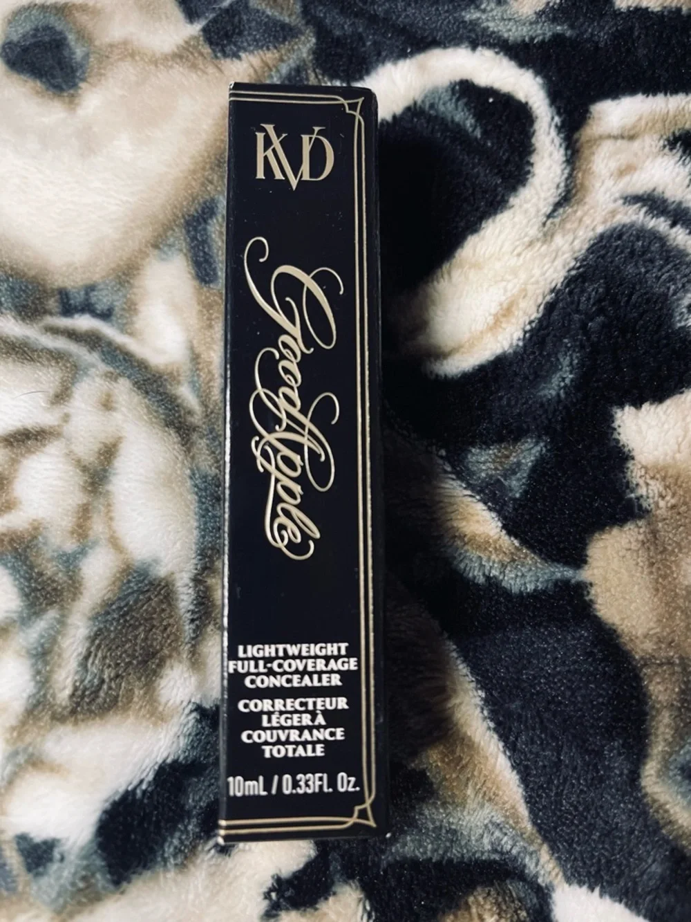 KVD Medium 141 Good Apple Lightweight Full Coverage Concealer - Picture 4 of 5